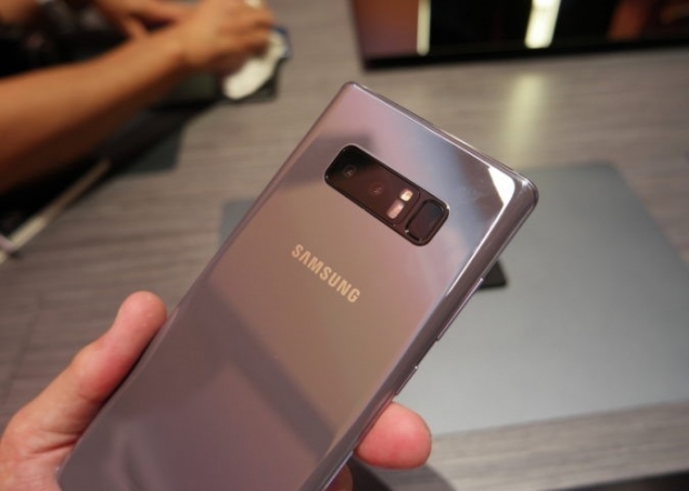 New Note 8 sets pre-order record