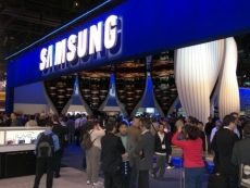 Samsung says sorry for profit plunge