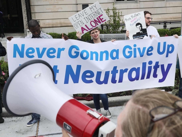 Anti-neutrality campaign was mostly carried out by bots
