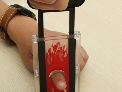 Apple fanboys don't have to give police the finger