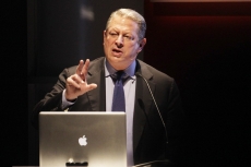 Gore dumps half his Apple stock