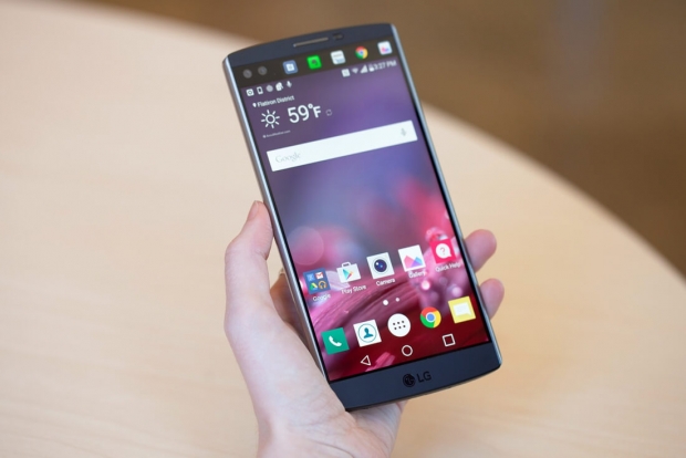 LG shows off V20