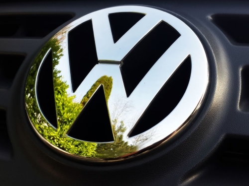 VW demanded money to rescue a child